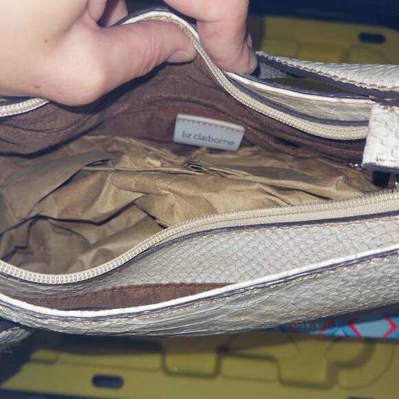 Liz Claiborne Faux Aligator skin purse - Picture 6 of 10